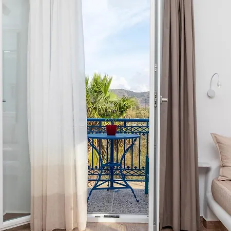 מלון Arhontiko Naxos City